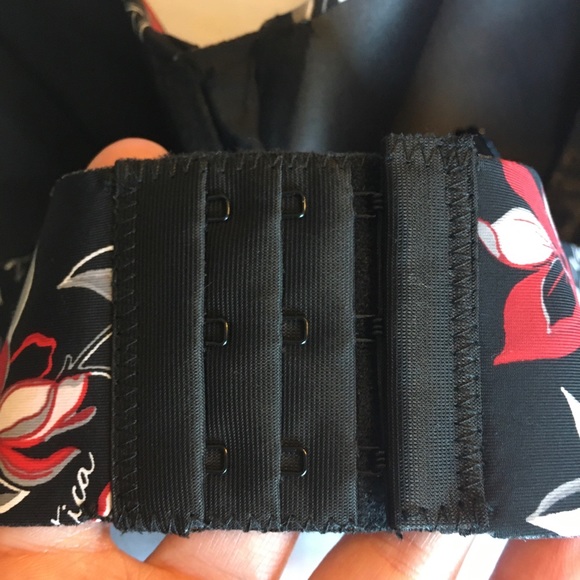 Nautica Intimates NWT Black & Red Allover Floral ‘Smooth Finish’ Underwire Bra - Picture 4 of 7